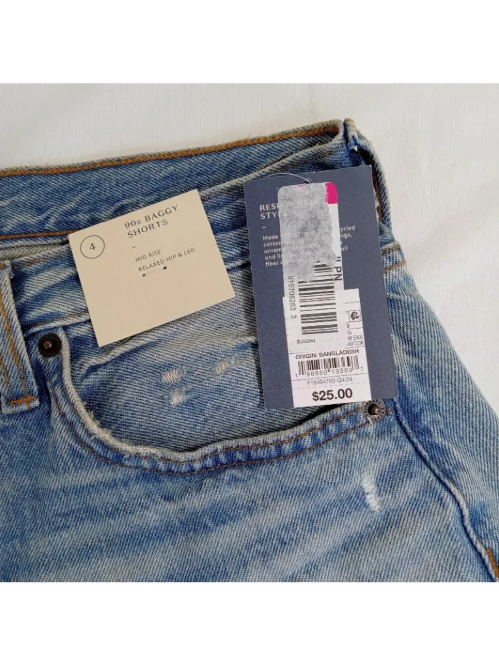 Universal Thread Women's Size 4 90s Baggy Distressed Denim Shorts Light Wash NWT